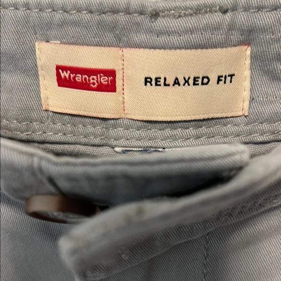 Wrangler Relaxed Fit Men's Gray Cargo Shorts - Picture 2 of 7